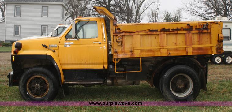 image for item 4726 1988 Ford F800 dump truck