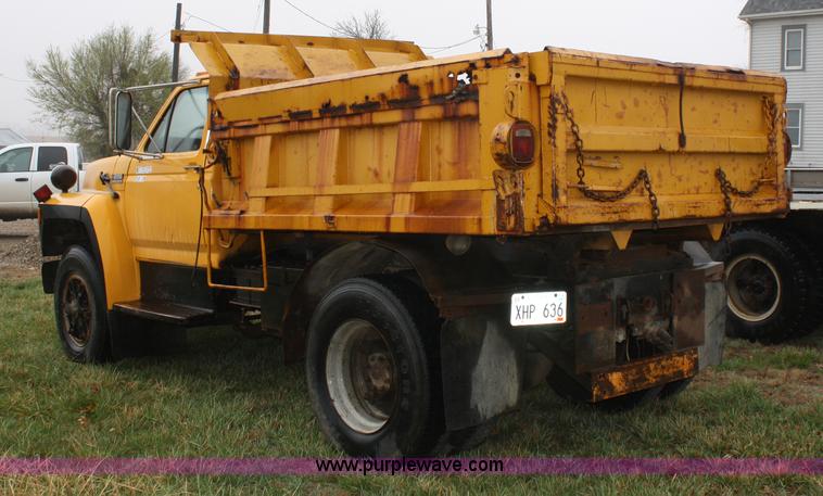 image for item 4726 1988 Ford F800 dump truck
