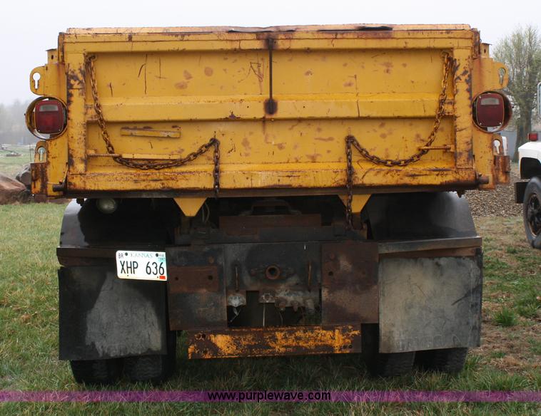 image for item 4726 1988 Ford F800 dump truck