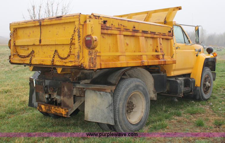 image for item 4726 1988 Ford F800 dump truck