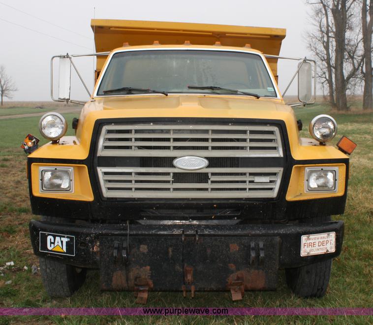 image for item 4726 1988 Ford F800 dump truck