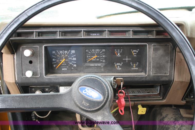 image for item 4726 1988 Ford F800 dump truck