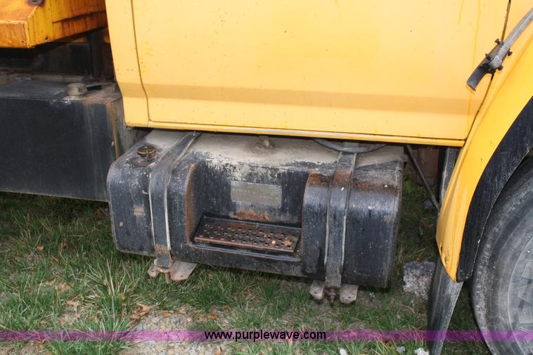 image for item 4726 1988 Ford F800 dump truck