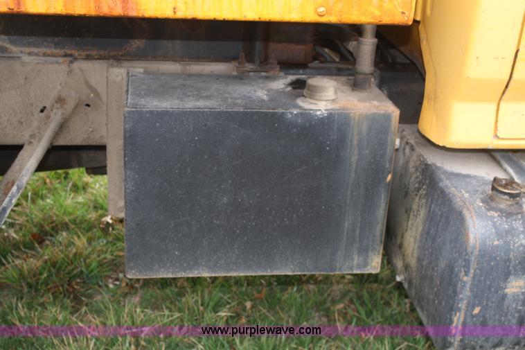 image for item 4726 1988 Ford F800 dump truck