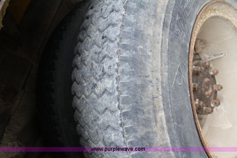 image for item 4726 1988 Ford F800 dump truck