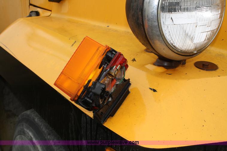 image for item 4726 1988 Ford F800 dump truck