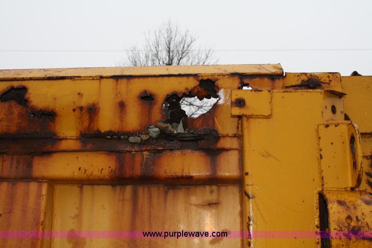 image for item 4726 1988 Ford F800 dump truck