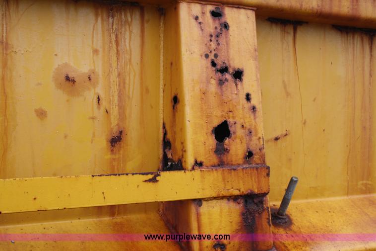 image for item 4726 1988 Ford F800 dump truck