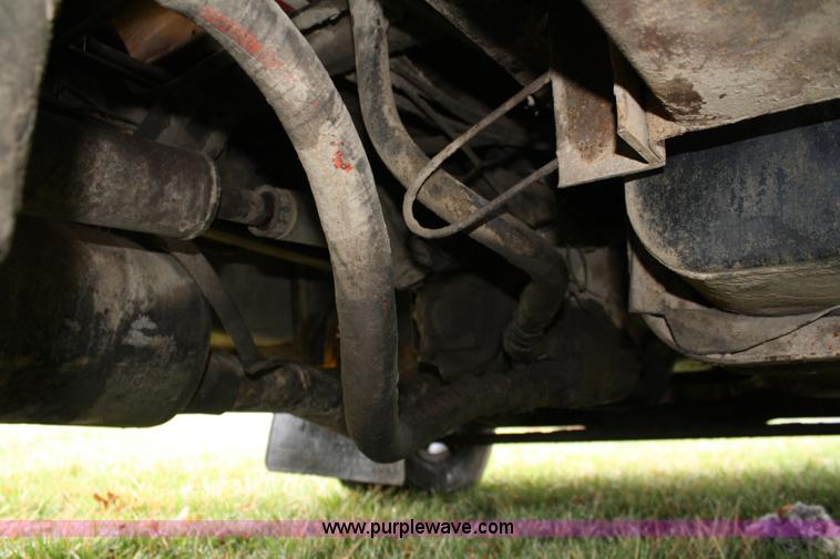 image for item 4726 1988 Ford F800 dump truck