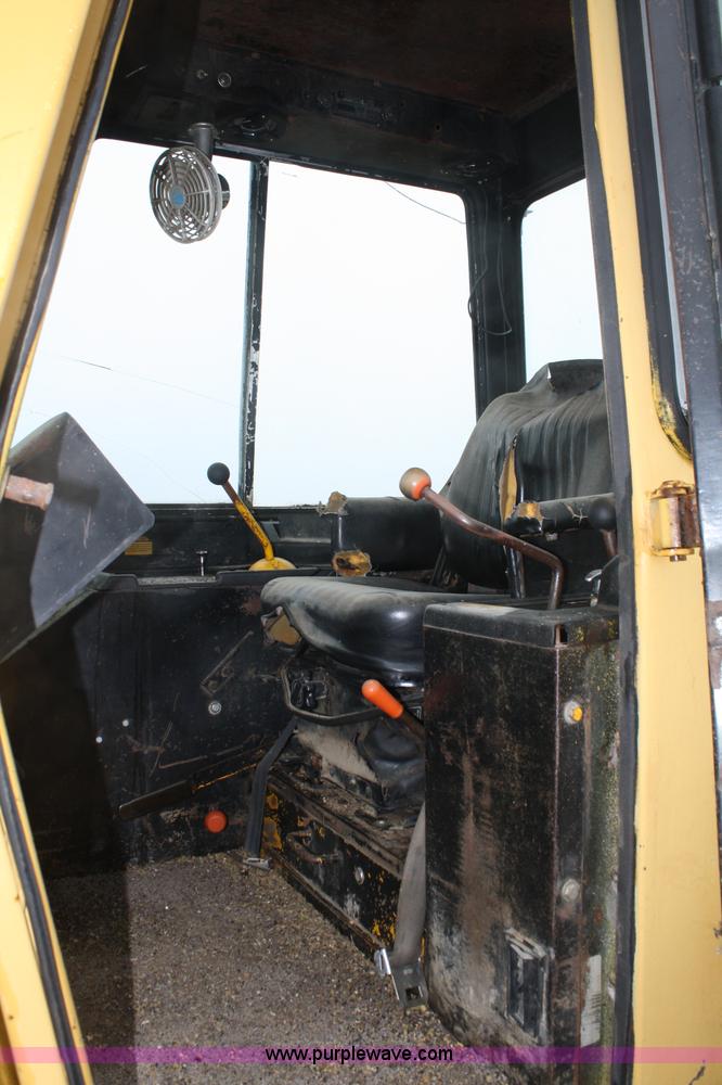 image for item 4728 John Deere 750E dozer