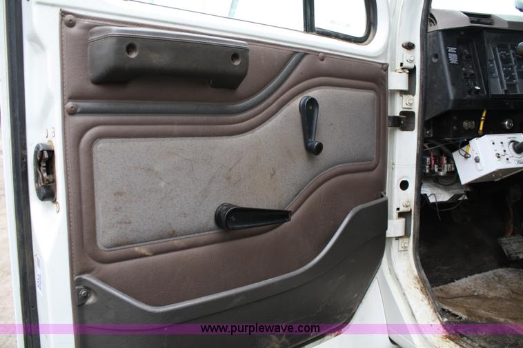 image for item 5055 1997 International 4700 dump truck