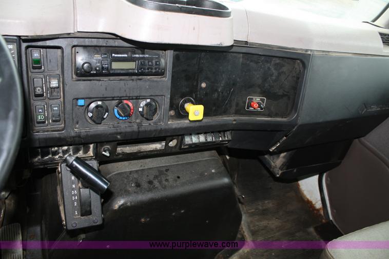 image for item 5055 1997 International 4700 dump truck