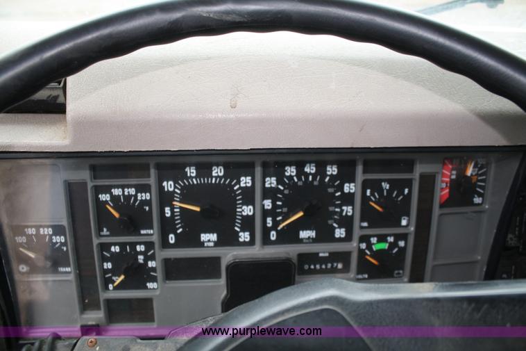 image for item 5055 1997 International 4700 dump truck