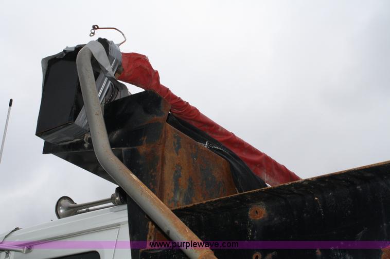 image for item 5055 1997 International 4700 dump truck