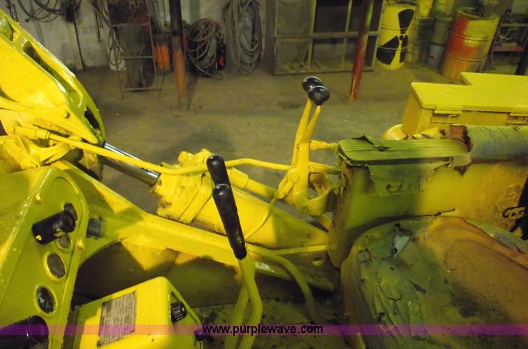 image for item 5430 Caterpillar 955 track loader