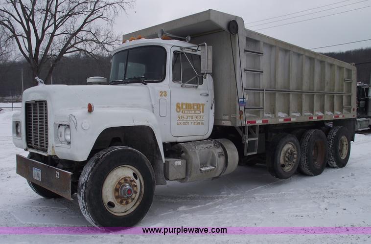 image for item 5460 1990 Mack RD690S dump truck
