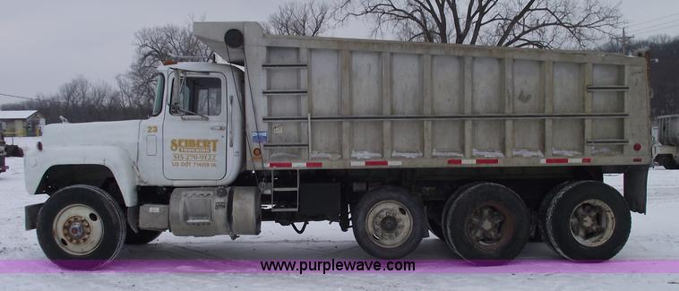 image for item 5460 1990 Mack RD690S dump truck