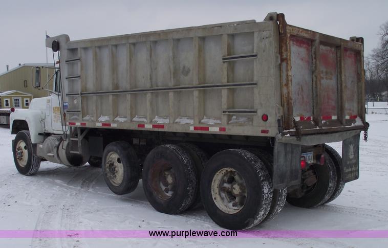 image for item 5460 1990 Mack RD690S dump truck
