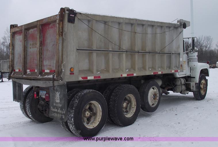 image for item 5460 1990 Mack RD690S dump truck