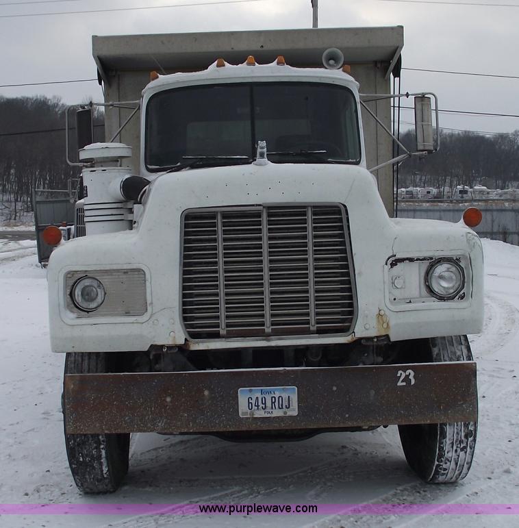 image for item 5460 1990 Mack RD690S dump truck