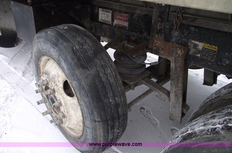 image for item 5460 1990 Mack RD690S dump truck