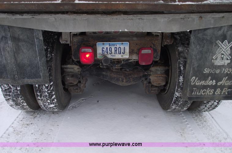 image for item 5460 1990 Mack RD690S dump truck