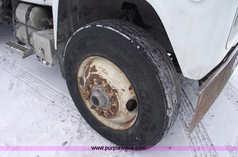 image for item 5460 1990 Mack RD690S dump truck