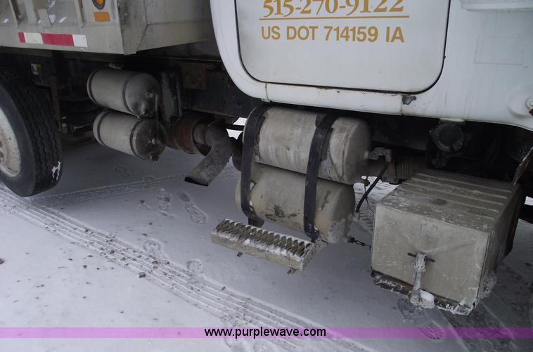 image for item 5460 1990 Mack RD690S dump truck