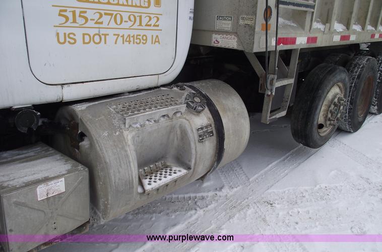 image for item 5460 1990 Mack RD690S dump truck