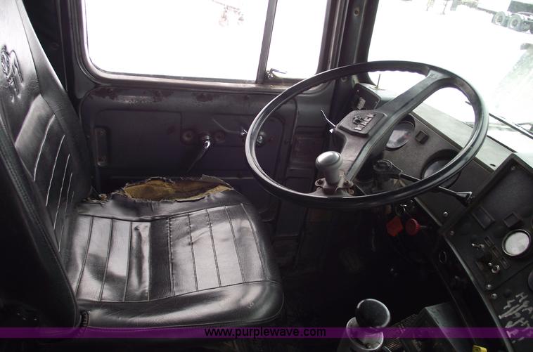 image for item 5460 1990 Mack RD690S dump truck