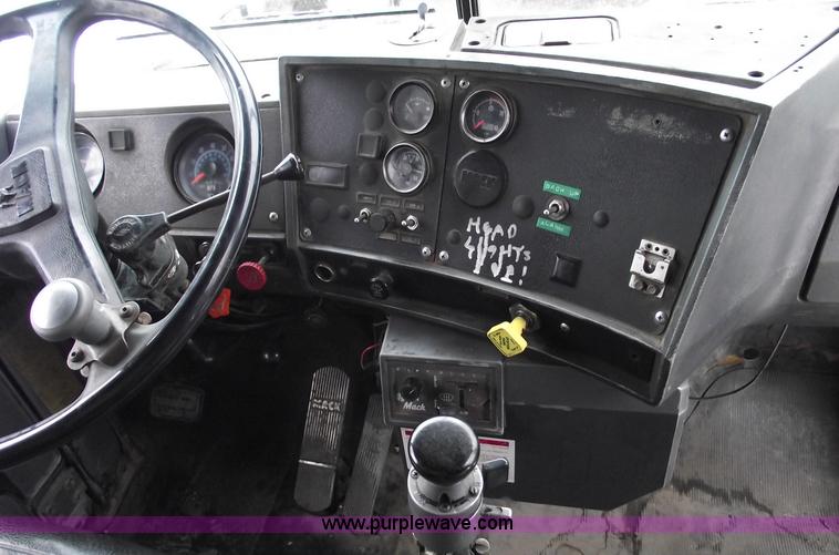 image for item 5460 1990 Mack RD690S dump truck