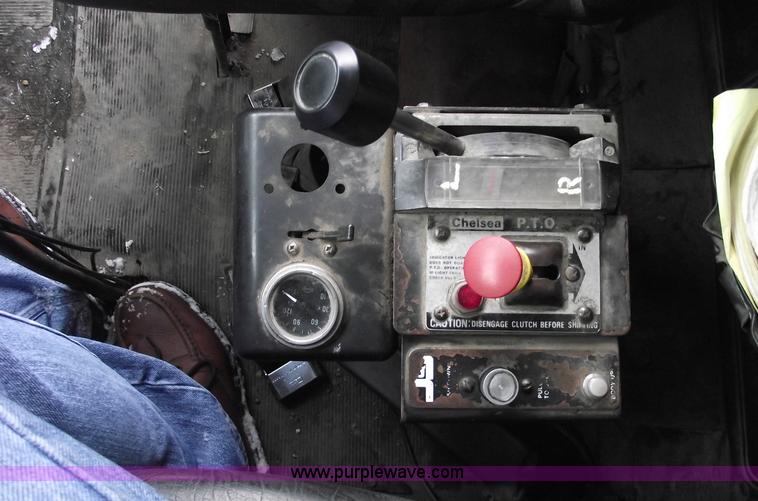 image for item 5460 1990 Mack RD690S dump truck