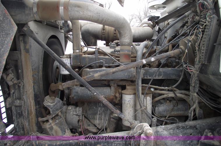 image for item 5460 1990 Mack RD690S dump truck