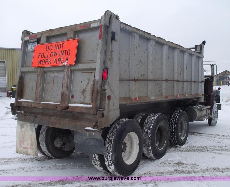 image for item 5462 1987 Mack R688ST dump truck