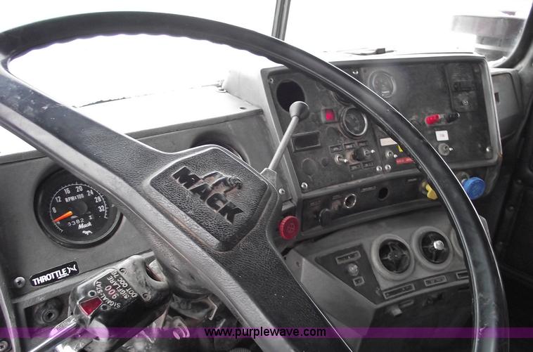 image for item 5462 1987 Mack R688ST dump truck