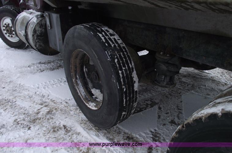 image for item 5462 1987 Mack R688ST dump truck