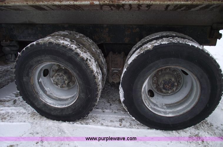 image for item 5462 1987 Mack R688ST dump truck