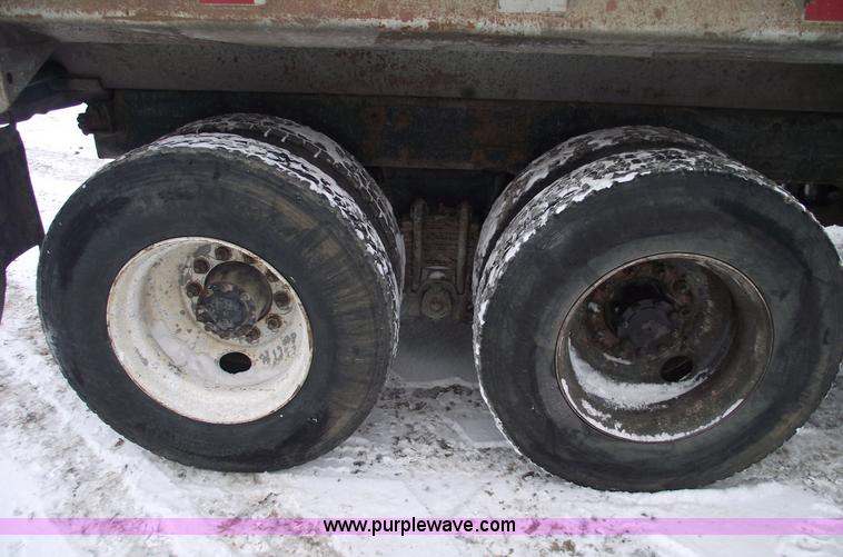 image for item 5462 1987 Mack R688ST dump truck