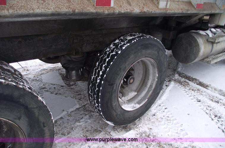 image for item 5462 1987 Mack R688ST dump truck