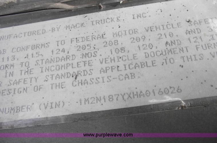 image for item 5462 1987 Mack R688ST dump truck