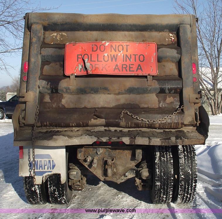 image for item 5476 1994 Mack RD688S dump truck