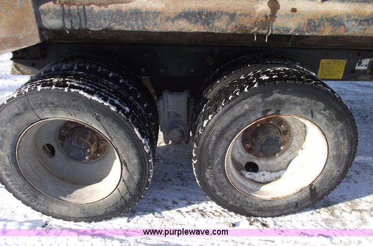 image for item 5476 1994 Mack RD688S dump truck