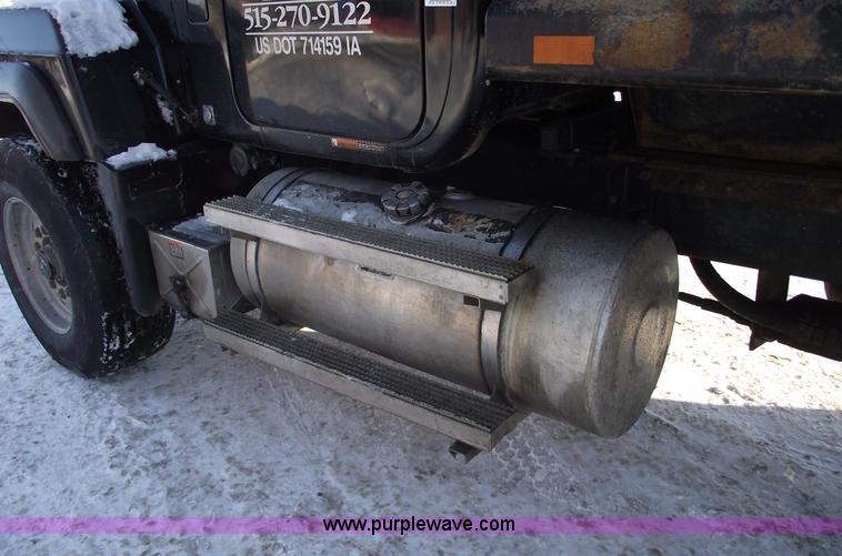 image for item 5476 1994 Mack RD688S dump truck