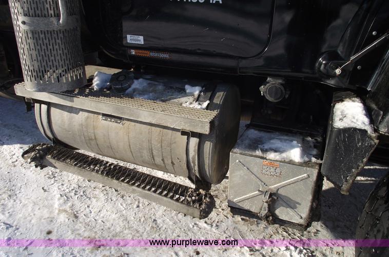 image for item 5476 1994 Mack RD688S dump truck