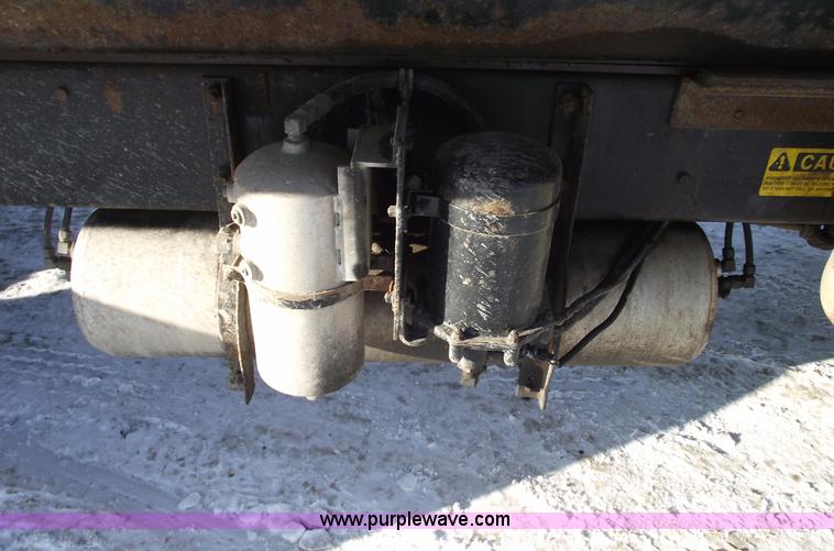 image for item 5476 1994 Mack RD688S dump truck