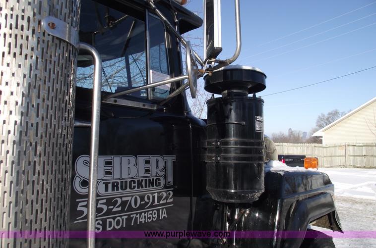 image for item 5476 1994 Mack RD688S dump truck