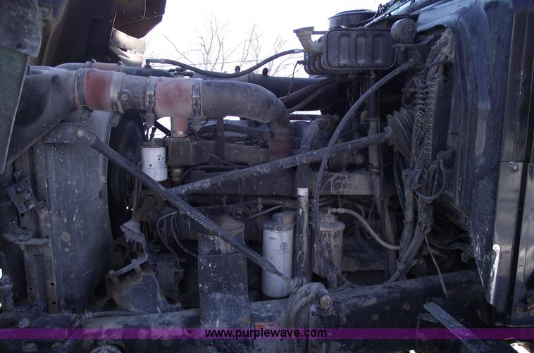 image for item 5476 1994 Mack RD688S dump truck