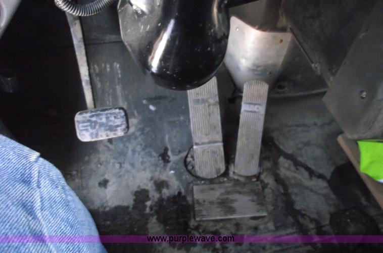 image for item 5476 1994 Mack RD688S dump truck