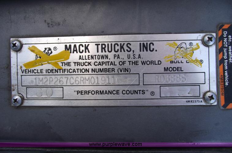 image for item 5476 1994 Mack RD688S dump truck