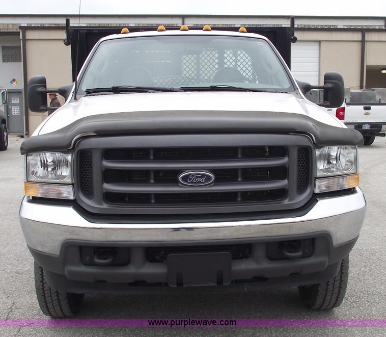 image for item 5751 2003 Ford F450 XL Super Duty pickup truck